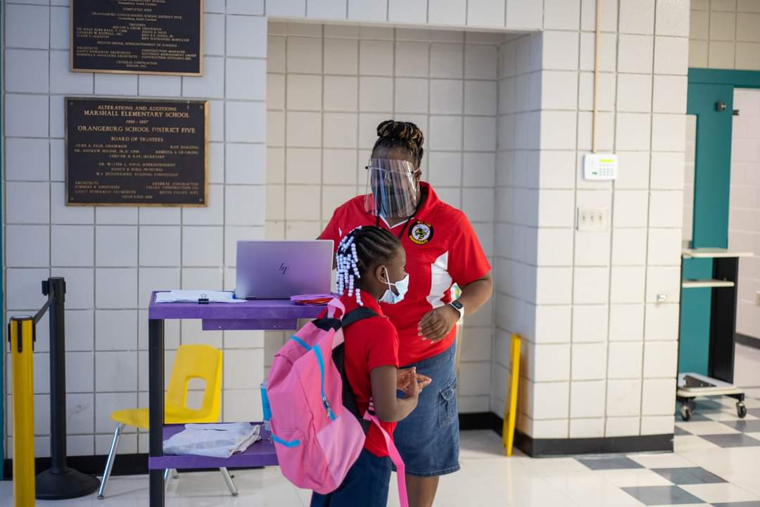 MarshallBees's tweet photo. #firstdayofschool #MarshallBees #OneVisionOneMissionOneStudentAtATime https://t.co/sgyGzfNhKd