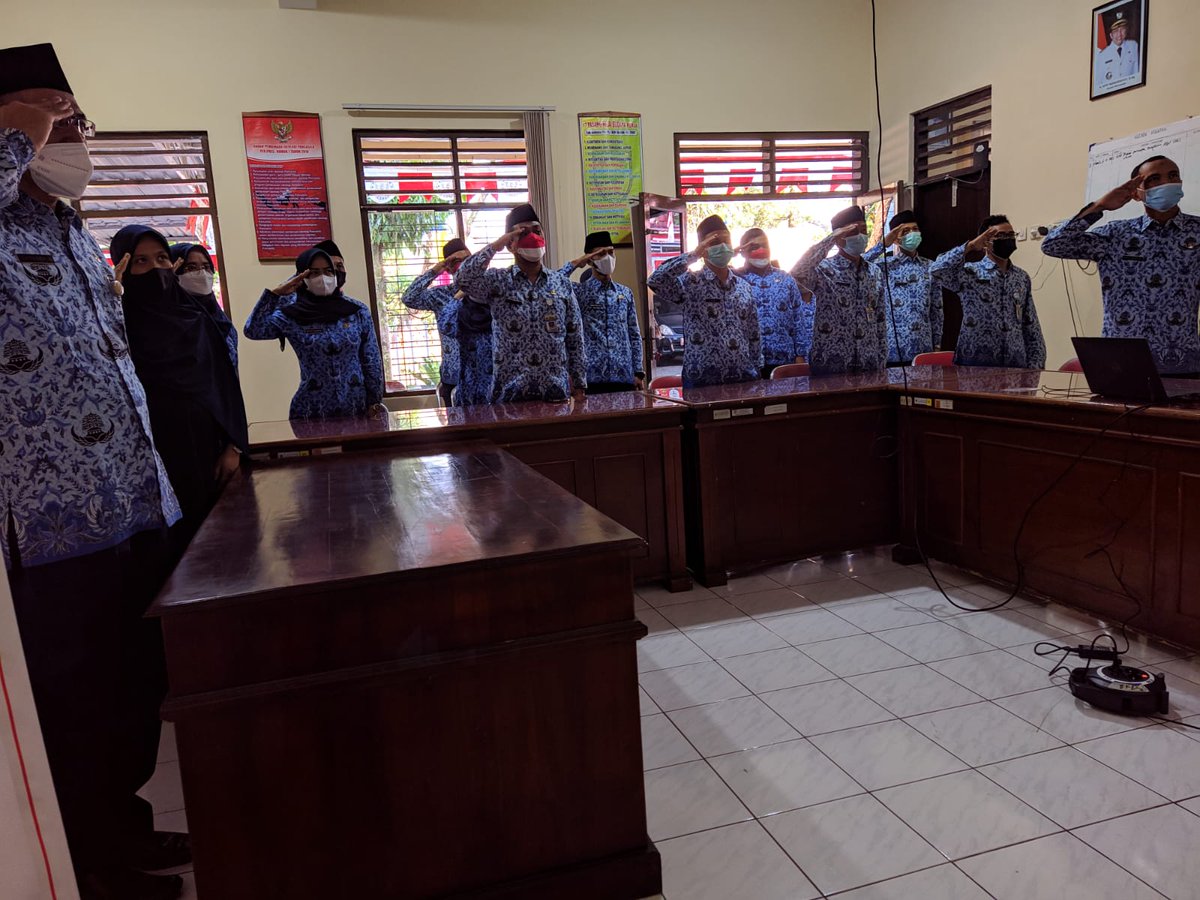bkd_wonosobo's tweet photo. INDONESIA TANGGUH INDONESIA TUMBUH 

ASN ikuti upacara HUT RI 76 secara daring dari kantor masing-masing. @diskominfo_wsb https://t.co/uNdl30vpUb