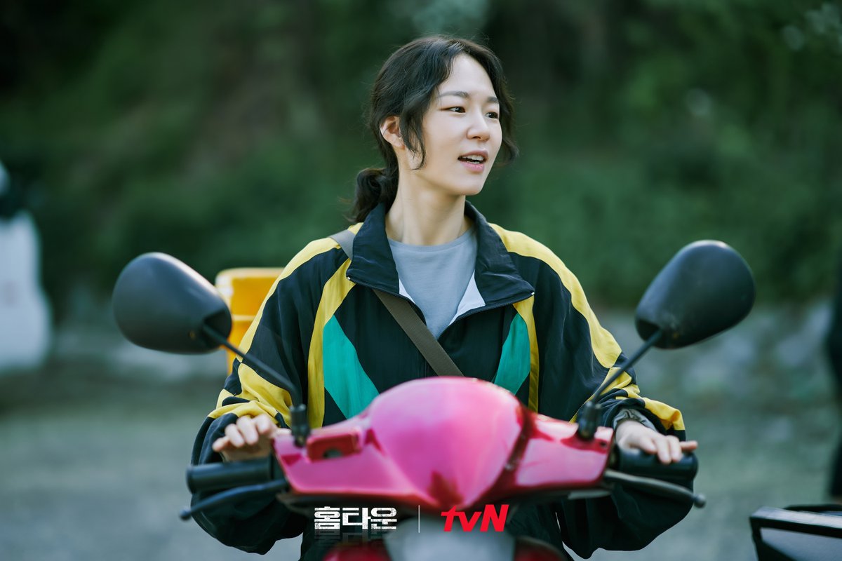 <홈타운> 테러범의 가족이라는 낙인과 목숨처럼 아끼는 조카 재영의 실종...! 미스터리한 사건들과 직면한 조정현으로 찾아올 한예리✨ 9월 첫...