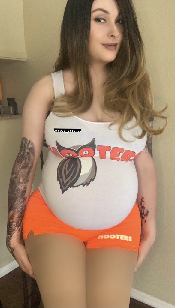 FreyaStrahug on X: "Someone order the wings? Extra spicy. #pregnant #hooters #tattoos https://t.co/1akZcQ46UZ" / X