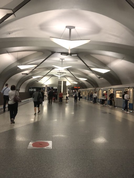 Московское метро мне, кстати, не понравилось https://t.co/Tznk6wZ0xX