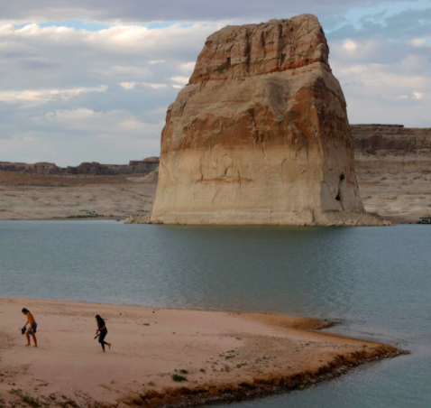 In a First, U.S. Declares Shortage on Colorado River, Forcing Water Cuts.
Arizona farmers will take the initial brunt, but wider reductions loom as climate change continues to affect flows into the river.

nytimes.com/2021/08/16/cli…