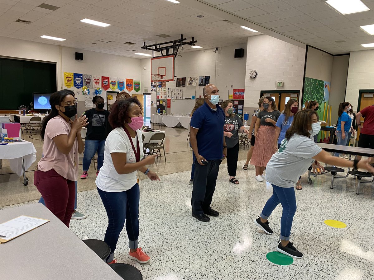 Kicking off the school year building relationships that build a strong team. #OneGibson #watchusgrow <a href="/GibsonGrizzlies/">Gibson Elementary</a> <a href="/EnlightenOlsen/">ian olsen</a>