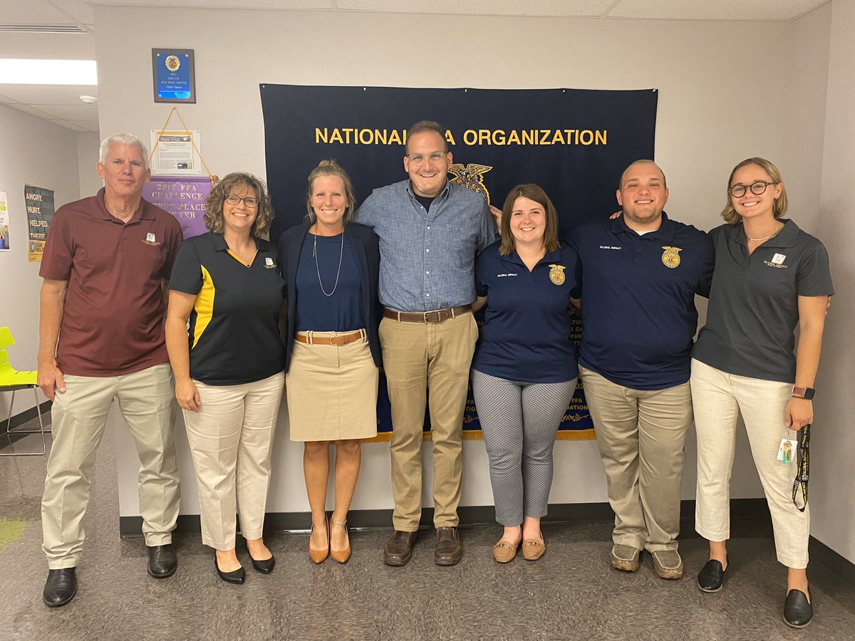 AmyLookHenry's tweet photo. Excited to start this year off @GIAcademy with a great team of teachers! https://t.co/QbwpW2S8EV