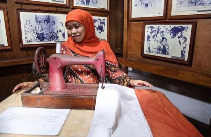 KhofifahIP's tweet photo. Di mesin jahit inilah, Ibu Negara pertama, Almarhumah Ibu Fatmawati menyatukan potongan kain merah dan putih yang kemudian menjadi bendera pusaka. https://t.co/7W0RdnfoBG