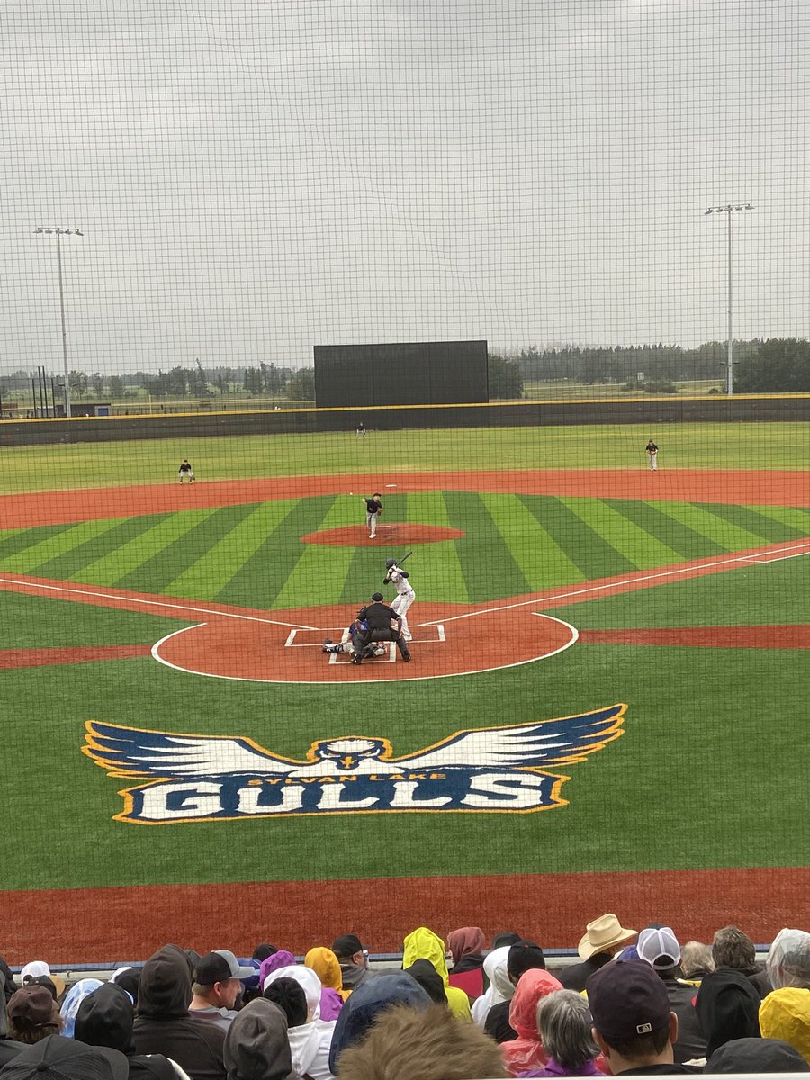 VinnieTaylor's tweet photo. Take me out to the ball game 🎶 First playoff game in franchise history for the @SylvanLakegulls as they take on @lethbridgebulls #GoGullsGo https://t.co/sJb7aR5mqD