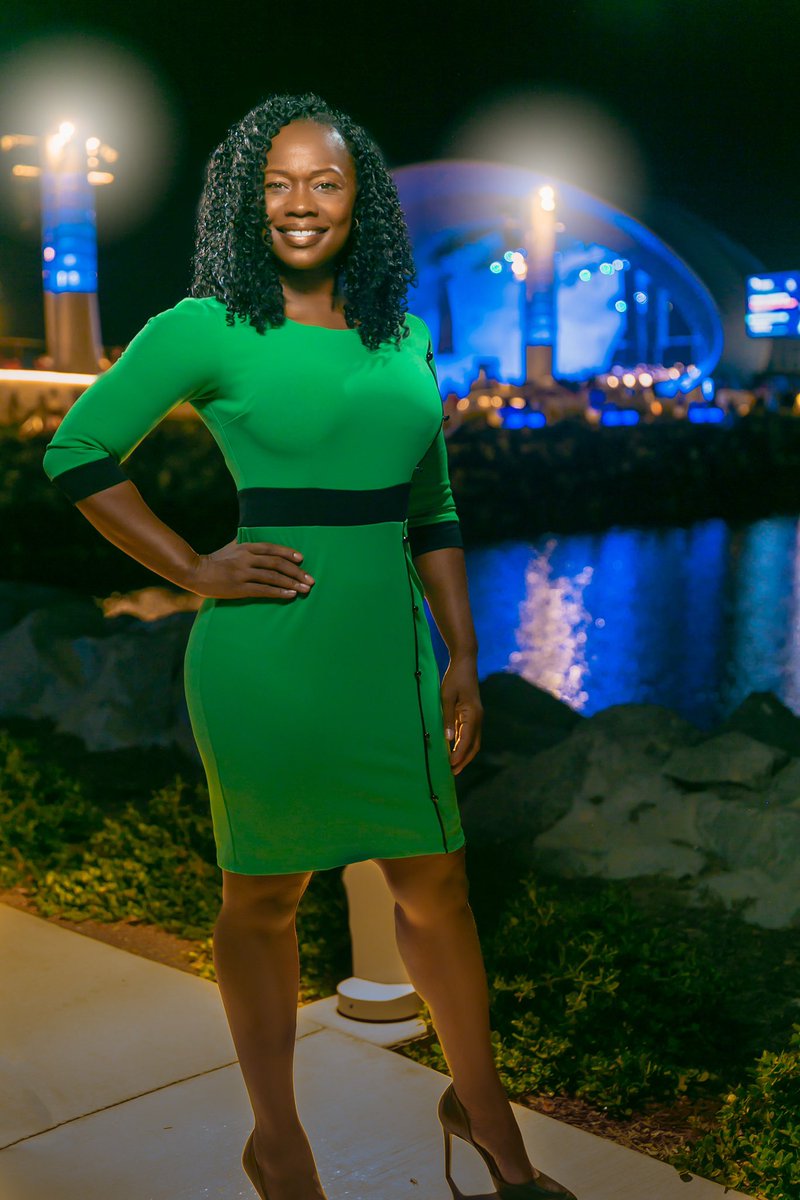 LaMonicaPeters's tweet image. I have never taken so many pictures for work in my life but I’m starting to get the hang of it 🤷🏽‍♀️😁 #CBS8 #ReporterLife #work #promoshoot #mondaymotivation