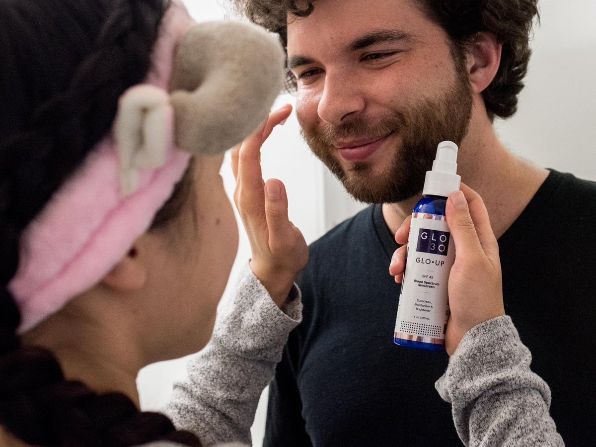 GLO30Facial's tweet photo. Unsure 🤷‍♀️ which sunscreen to use?  We recommend GLO UP, our #1 bestseller year after year.

This broad spectrum sunscreen absorbs quickly and is non-comedogenic. 

🛍Use code “SUMMERGLO” to get 20% off all GLO30 products - valid until 9/1 at https://t.co/utru1vBhqC! https://t.co/VSgmSPpwoM