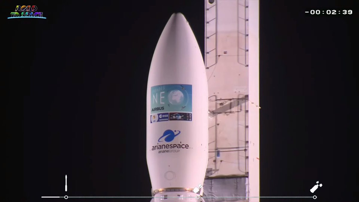 spacewatch_blog's tweet photo. 打ち上げ1分30秒前です。
前回の中継時に多方面からロケットを映すべきというツイートがなされていたのを受けてか、かなりの頻度で機体が映されている様に思います。
#Arianspace #Vega #PleiadesNeo https://t.co/wF1vbb5TOI