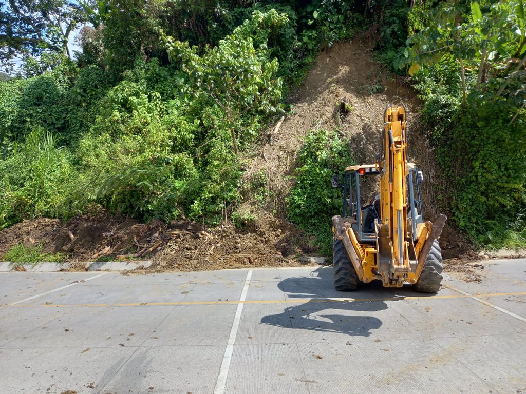 CIV_Guatemala's tweet photo. #EmergenciaAtendida| A través de la zona vial 7 de @CAMINOS_CIV, se atendió la remoción de derrumbes desde los km. 194 al km. 206.2, de la ruta RN-7E.
La ruta ha quedado  expedita para la circulación vehicular. https://t.co/wgw9ohzXAV