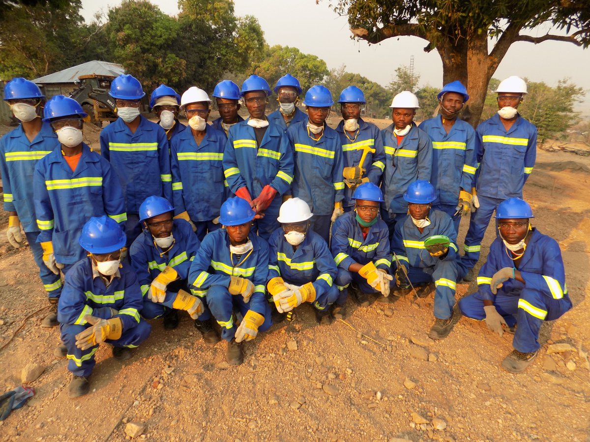 AvzMinerals's tweet image. Keep up the great work team! 

Workers are putting the finishing touches to many of the houses at @AvzMinerals’ construction camp near Manono, with other drainage and foundation work ongoing.

$AVZ #ManonoLithiumandTinProject