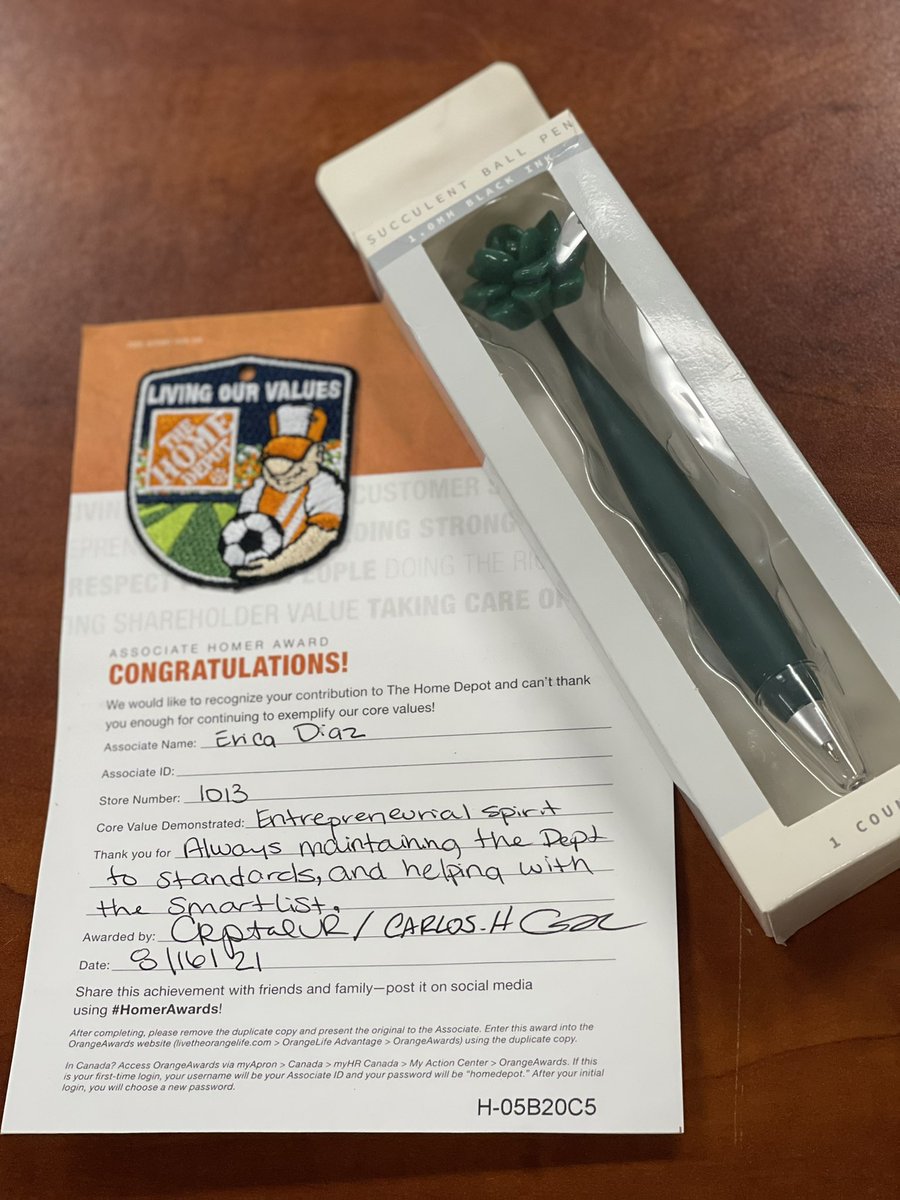 thEonEDM's tweet photo. A leader is who guides with insight and inspiration, recognizes accomplishments, encourages and appreciates employees, and models thoughtfulness day after day!! @DS281013 @josephgarciathd @CarlosH_TC1013 https://t.co/anVcNM8wCh
