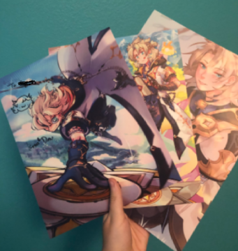 Ze_Cheeeeeese's tweet photo. I just got my signed prints @khoidaooo !!! I just want to say how thankful I am to get such good autographs, thank youuu (and a thank you to Streamily as well for safely delivering my package~) I'm not the best photographer as you can see but I just want to say thank you <3 https://t.co/cBTUHoYhJ8