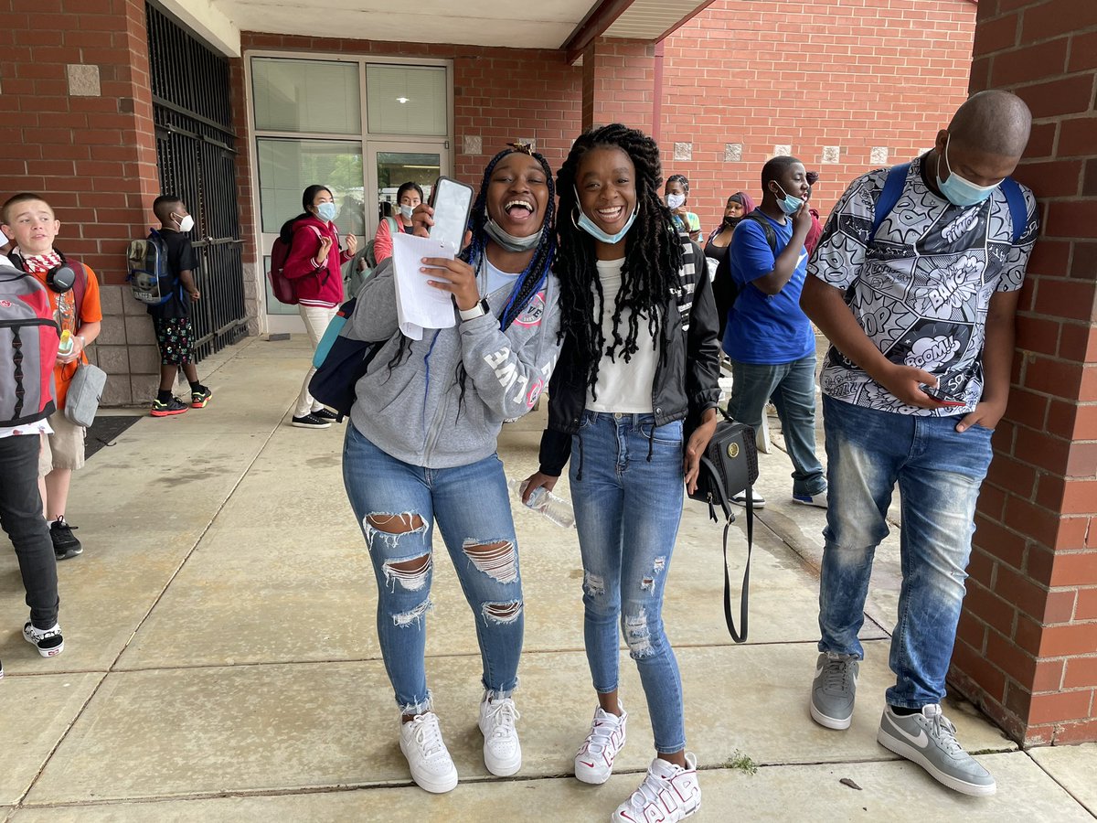 NMHEagles's tweet photo. Here’s to kicking off the 2021-2022 school year with some GOOD VIBES!!! Check out some first day of school pictures! #AllTheWayUp #ExpectToWin Good Vibes Orangeburg County School District https://t.co/M1guI7ndfJ