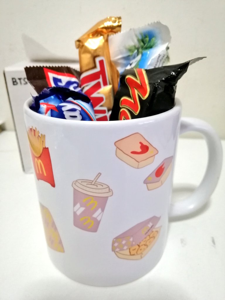 GA for 🇲🇾 Armys. ARMYs only 📢📢

- btsmeal inspired mug by @_bymochi + some treats 🍫🍬🍭
- RT & Like
- RT the tweet I attached below
- End on Thursday 19th August