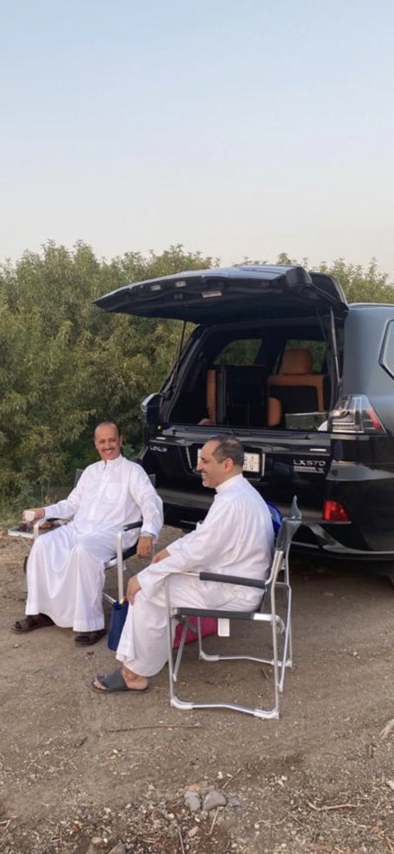 mohammedaleidii's tweet photo. رحم الله اصحاب ضحكات لاتنسى وطلاقة محيا ومجلس محبوب من الجميع توافقوا فترافقوا
 اخر سنين حياتهم سويا وماتوا سويا ودفنوا سويا 
الله يغفر لهم ويرحمهم ويسكنهم فسيح جناته يارب اجعلهم ضاحكين متقابلين مستبشرين بالجنه يا ارحم الراحمين 
#محمد_ابراهيم_العيدي
#فالح_سلمي_بن_صهدان https://t.co/huNRnTzbG5
