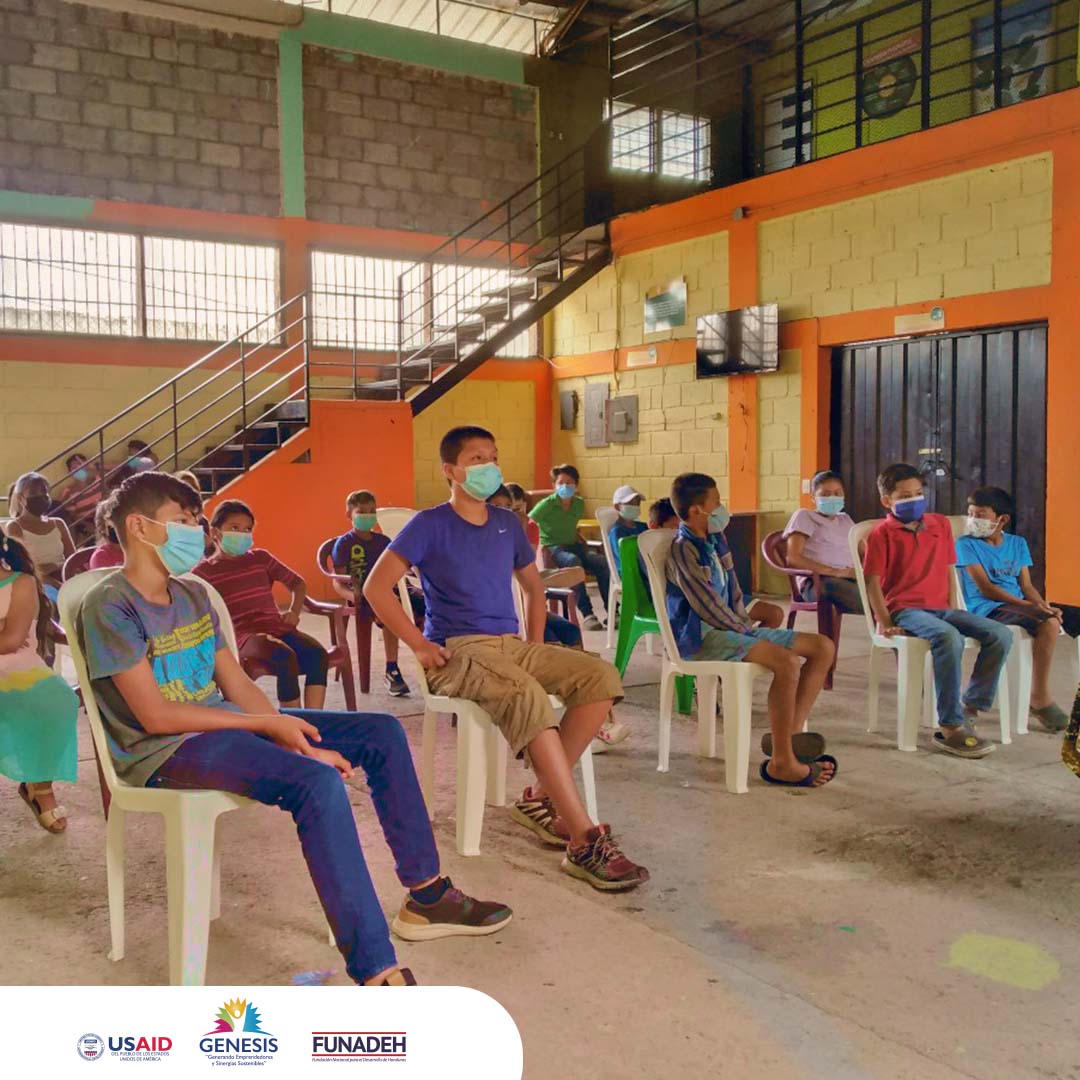 FUNADEH_GENESIS's tweet photo. #GENESIS y @TigoHn continúan promoviendo la navegación segura en los CDAJ del Distrito Central, a través de su programa #ConéctateSeguro, donde los niños y niñas entre las edades de 10 y 12 años del #CDAJ La Paz exploran, aprenden y crecen. https://t.co/tkcmjtnVpd