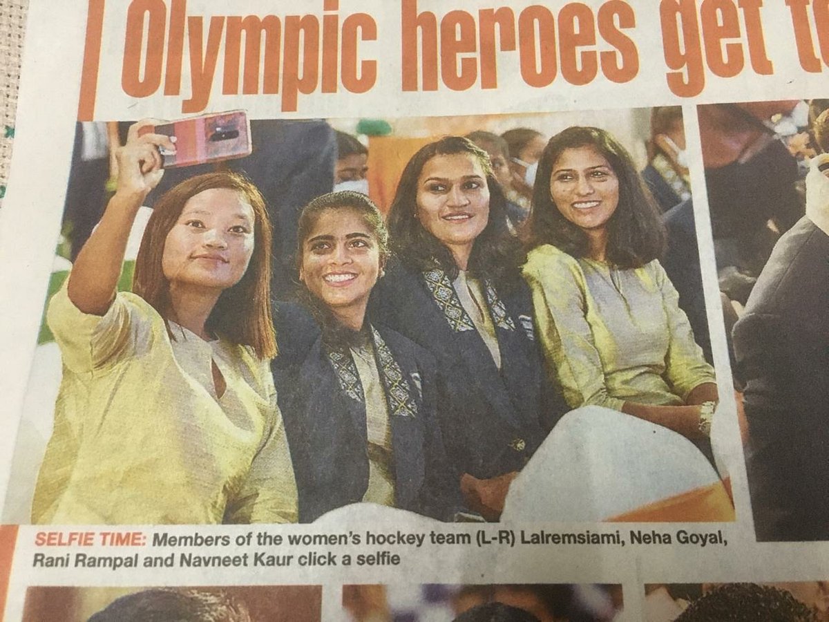 Lalremsiami30's tweet photo. An la fuh thei hle mai 🤳😃

#smile #proud #moment #luck #phone #indianphotographers #bharatkisherniya https://t.co/lBi4BOo8oJ