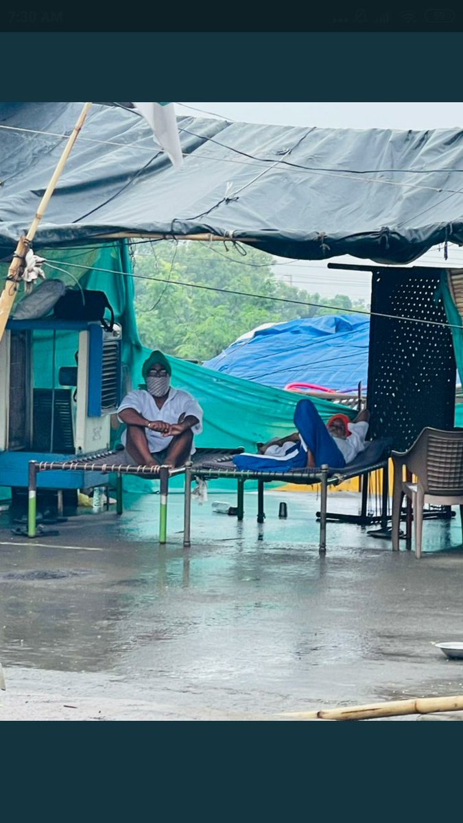 harjind66859698's tweet image. ਮੋਦੀ ਨੇ ਅੰਬਾਨੀ-ਅਡਾਨੀ
ਦੇ ਫਾਇਦਿਆਂ ਦੀ ਖਾਤਰ ਕਿਸਾਨਾ ਨੂੰ ਸੜਕਾਂ ਤੇ ਰੋਲ ਰਿਹਾ ਹੈ
ਇਸ ਦਾ ਹਿਸਾਬ ਮੋਦੀ ਨੂੰ ਦੇਣਾ ਹੀ ਪਵੇਗਾ
#ModiWillDestroyAPMC