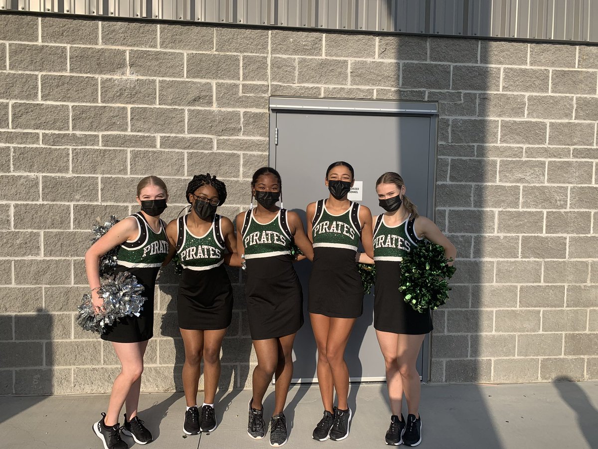 We had so much fun welcoming staff back to school at Rah Rah Day! We hope you have a great school year! 💗💚