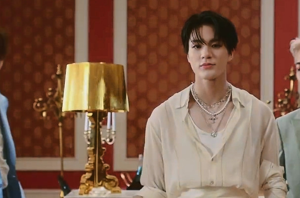 LEE JENO FROM NCT DREAM EVERYONE