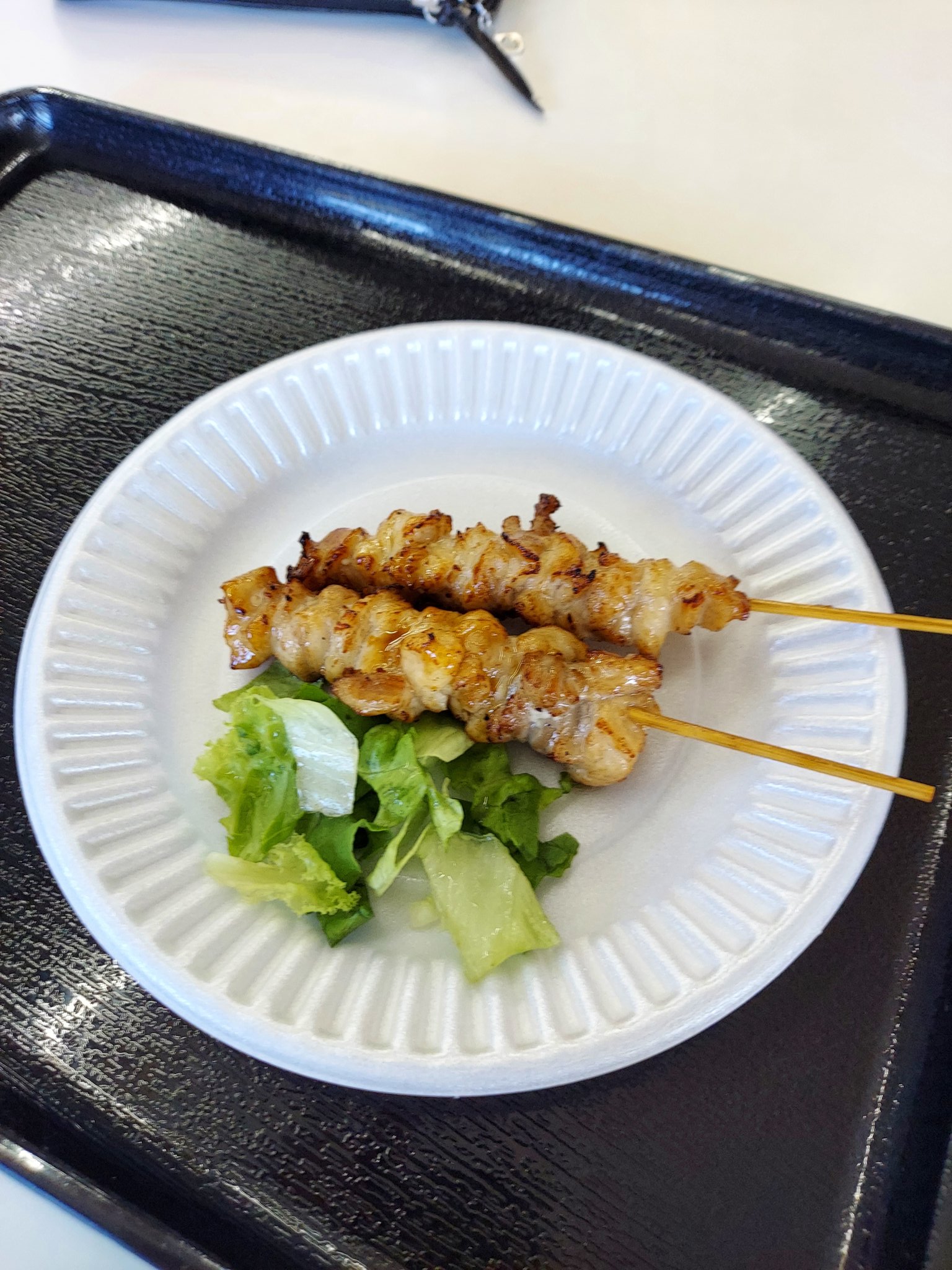 グラブス シャムワニの串焼きとワニ チップス ワニ肉の味は豚と鶏の中間かな 弾力はあって仔牛に近いです 美味しかったです 桐生会の食卓 T Co Nnxyoanohp Twitter