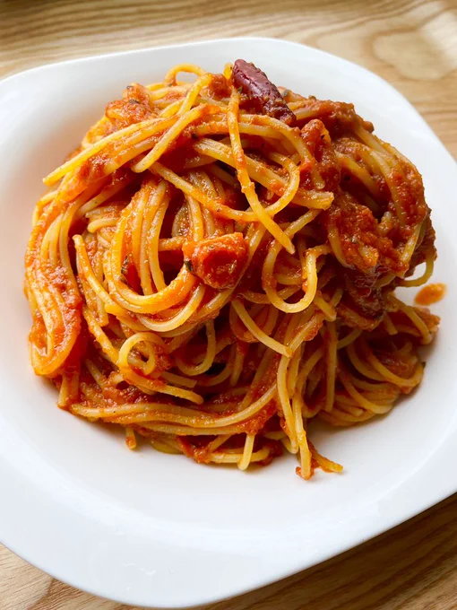 人との接触が9割ないので、ありえないニンニク量のトマトスパゲティを作って食べました。独身料理漫画「ひとり事」発売中→ キューライス #ひとり事キューライスのサクセスごはん 