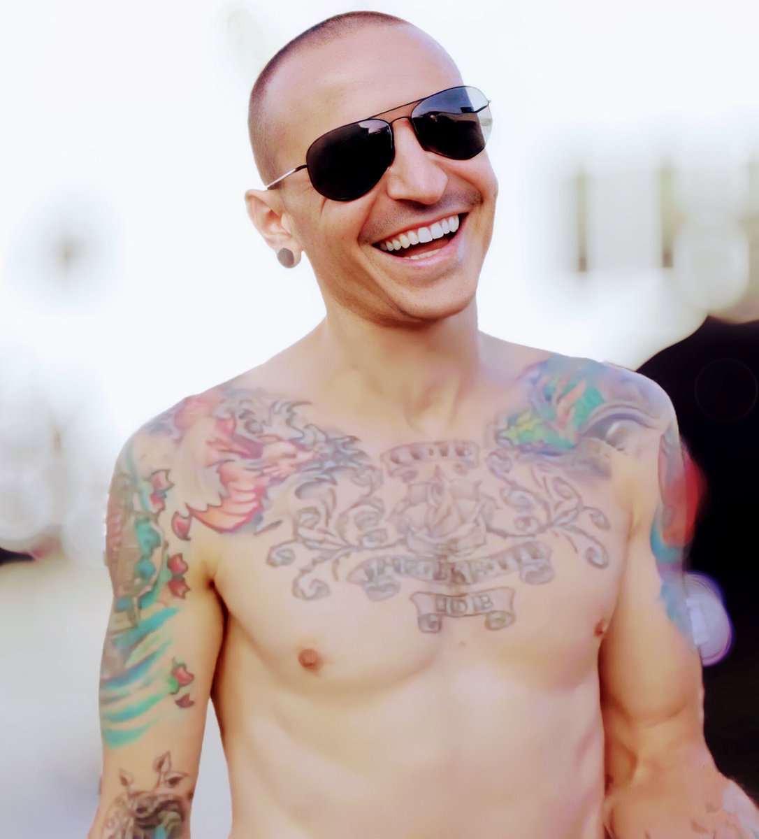 benningtonland's tweet photo. ☀️☀️☀️

#ChesterBennington #LinkinPark https://t.co/qLntxcJf36