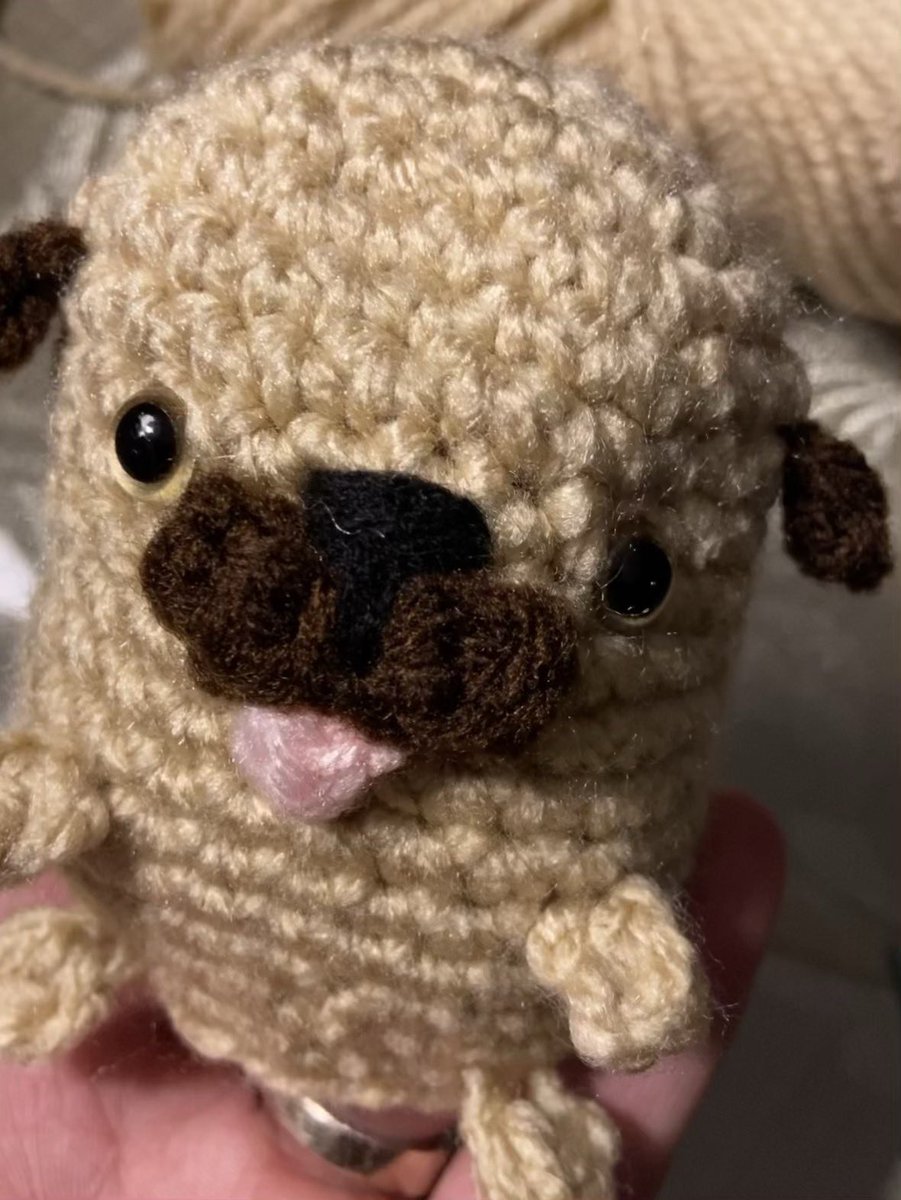 interlacing_web's tweet image. #wip #Amigurumi #pug #puppy #pup #crochet #crocheting  @RedHeartYarns  pattern by THE CROCHET JAR.