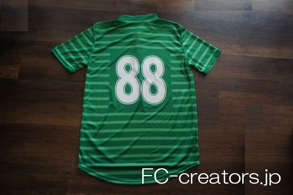 fc_creators's tweet photo. サッカーアイルランド代表を彷彿させる緑の濃淡で救ったボーダーラインを昇華プリントし、ポロシャツ風の隠しボタンを付けたかっこいいデザインのサッカーユニフォーム。
右胸と背中に縁付けした番号をプリント。

https://t.co/XKdvrVH25J

#サッカーシャツ #ポロ #スポーツ #サークル #部活 #チーム https://t.co/n3IGV18c9n