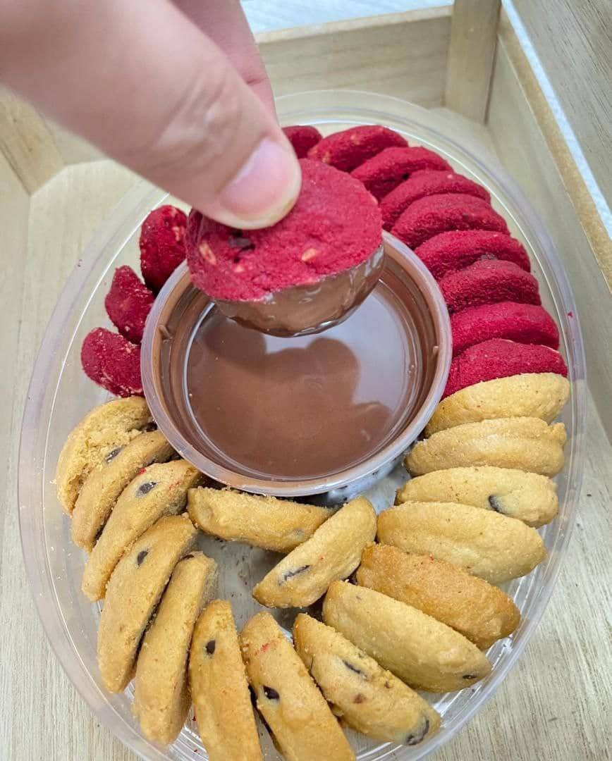 khaiiwan's tweet photo. ❤️Dip Dip COOKIES MAMASAB❤️

🍪 Ada dua perisa iaitu Domisi Cookies n Red Velvet Cookies

🍪 Dip Dip Mamasab juga disertakan sekali dengan sos coklat padu untuk dicicah sebelum di ngap masuk ke mulut. 😋

🍪 100% Bahan premium, dibuat dengan penuh kasih sayang. https://t.co/y90YNdO8dZ