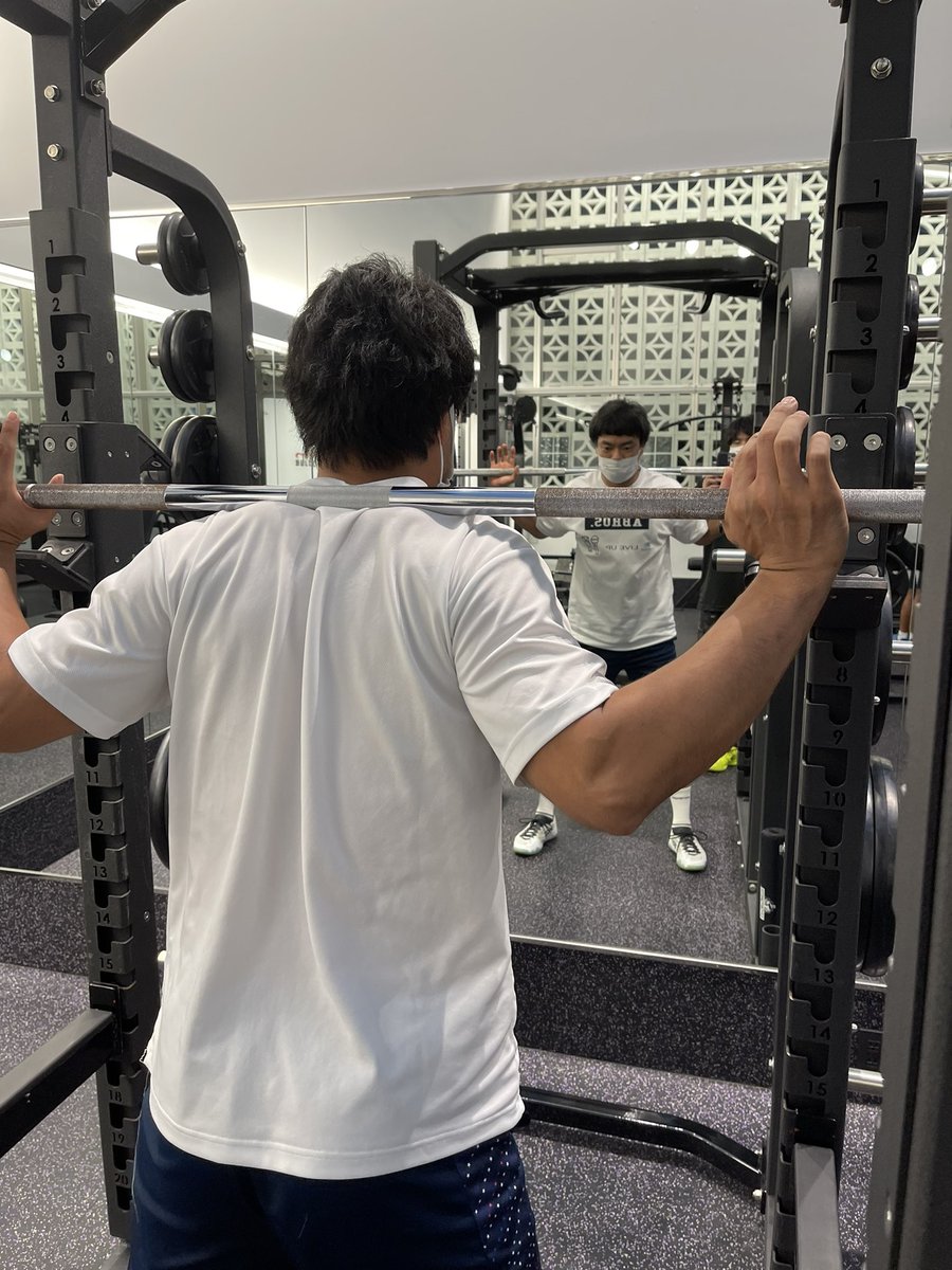 RyukyuCorazon's tweet photo. ・
#ウエイトトレーニングDAY
#三幸学園
沖縄リゾート&amp;スポーツ専門
・
国体やリーグ開幕に 向けて仕上げ段階まで来ております🔥
・
①トレーニング💪
②#東江選手の『#ABBROS,』シャツが一足先にコラソンの選手の元へ届きました🎉🎉
③#堤選手 の #ダサピース✌️
首を少しかしげるのがポイントです🤪 https://t.co/Q9mjyHF8Ry