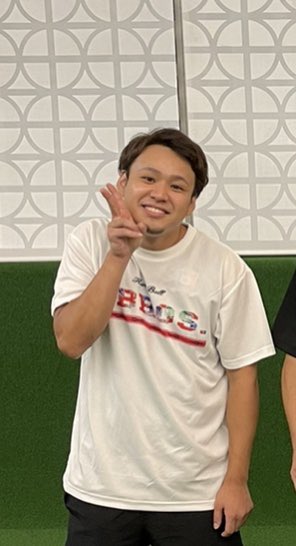 RyukyuCorazon's tweet photo. ・
#ウエイトトレーニングDAY
#三幸学園
沖縄リゾート&amp;スポーツ専門
・
国体やリーグ開幕に 向けて仕上げ段階まで来ております🔥
・
①トレーニング💪
②#東江選手の『#ABBROS,』シャツが一足先にコラソンの選手の元へ届きました🎉🎉
③#堤選手 の #ダサピース✌️
首を少しかしげるのがポイントです🤪 https://t.co/Q9mjyHF8Ry