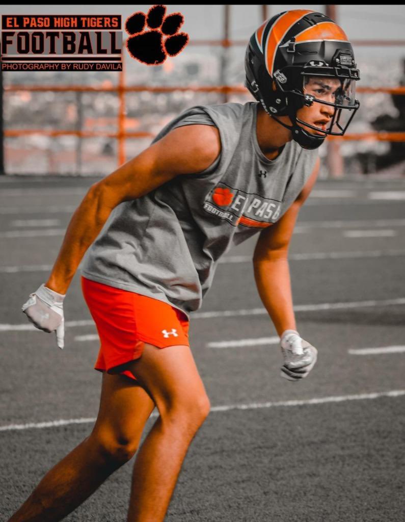 raiseupthebar's tweet photo. Cant wait to 👀 @christiancarr WR out of @ElPasoFB  6’3” Long, ATHLETIC, who can catch anything thats comes his way. Love how hard he trains in 2 sports. Should be a Big Year for @ephsofficial  #Prep1Famous  @Prep1USA @Prep1Recruits https://t.co/GKxz88qIFJ
