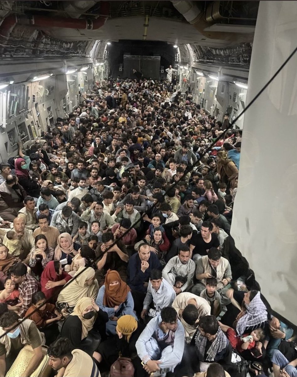 RGVzoomin's tweet photo. Afghans fleeing in Quatar bound US military plane https://t.co/2jWjxgheME