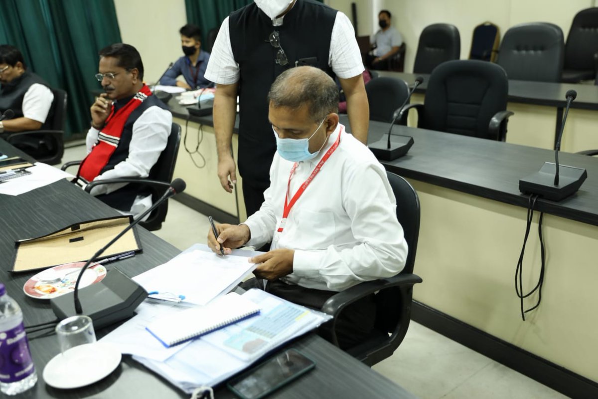 CMOMizoram's tweet photo. Govt. of Assam &amp; Govt. of Mizoram successfully signed a Joint Statement today after deliberations at Aizawl. Both governments agree to take forward Ministry of Home Affairs' initiatives to remove prevailing tensions and to find lasting solutions through discussions. https://t.co/W3H8buNrj9