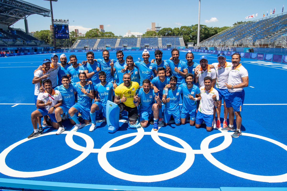 fagun07's tweet photo. The sky is BLUE. 💙

The wait of 41 years to win an Olympic medal is over. Thank you, Team India, for giving us so much to cheer. 

Jai Hind 🇮🇳

#Hockey #IND #Olympics #Tokyo2020 https://t.co/7gyad6H5HT