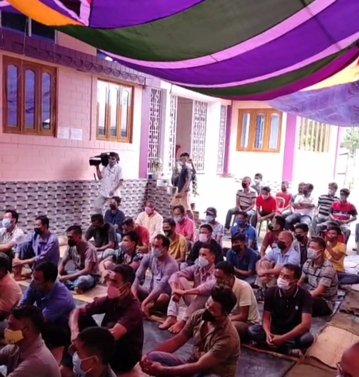 laimacha's tweet photo. Olympiad @mirabai_chanu home was more than 25 km from the Sport Academy. No means of transport during those days, except trucks which carried river sands to the City. These truck drivers gave her lift everyday. Today she rewarded these truck drivers. https://t.co/9WegUkwjkz