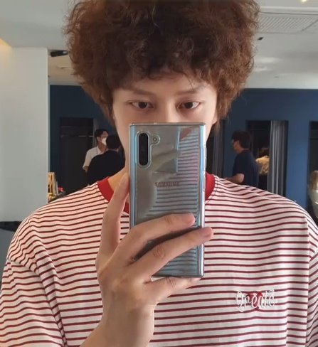 heebunim's tweet photo. heechul's bird nest hair is getting higher 😭 https://t.co/ngsl39ir8A