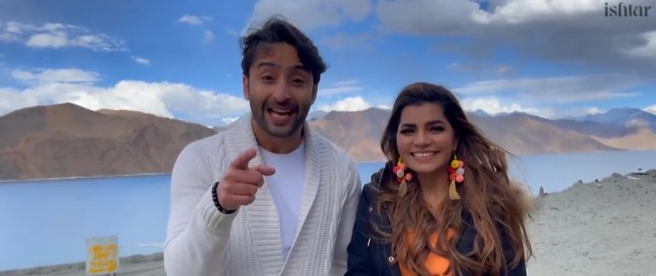 Song bohut he accha laga❤️
Mamta's voice💜
 And it's one of the best remake or tribute till now.
ShaheerSheikh presence is like cherry upon the cake and don't forget ladakh sheer beauty.
Show your love but don't stream continuously.
#ShaheerSheikh 
MERA DIL WITH SHAHEER