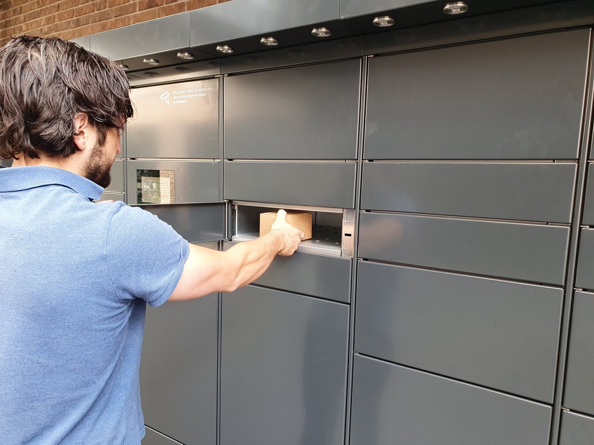CiPiO6's tweet photo. En dat is CiPiObox nr. 2 van deze week! Met maar liefst 8 kolommen en 54 vakken kunnen nu ook de bewoners van #TalentSquare in  #Tilburg hun pakketjes veilig en zeker thuis laten bezorgen. https://t.co/PtXftUIoIa