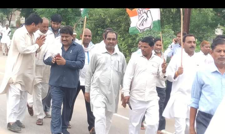 आज विधानसभा क्षेत्र सबलगढ़ में
वर्ष 20/21 में बढ़े हुए बिजली बिल एवं कोरोना काल के बिजली बिल वापस लेने एवं माफ करने के संबंध में ब्लॉक कांग्रेस कमेटी सबलगढ़ के द्वारा बिजली विभाग के वरिष्ठ अधिकारियों को ज्ञापन सौंपा
#IndianNationalCongress 
#IndianYouthCongress 
#KamalNath