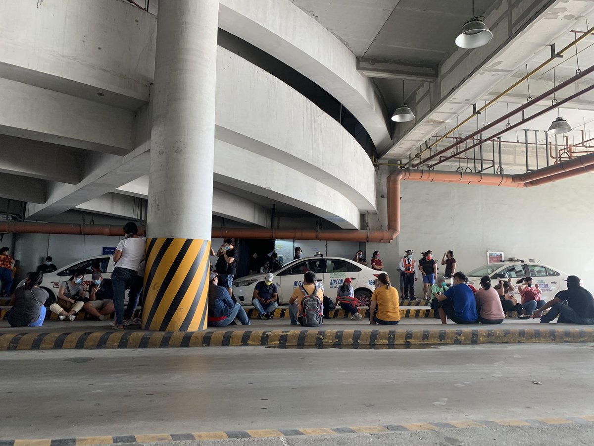 FitzgeraldPeri2's tweet photo. @teddyboylocsin Happening right now in the midst of delta threat what a chaos QRS! pangatlong araw na po akong pabalik balik please take action sir @teddyboylocsin @DFAPHL https://t.co/dffOTbz83w