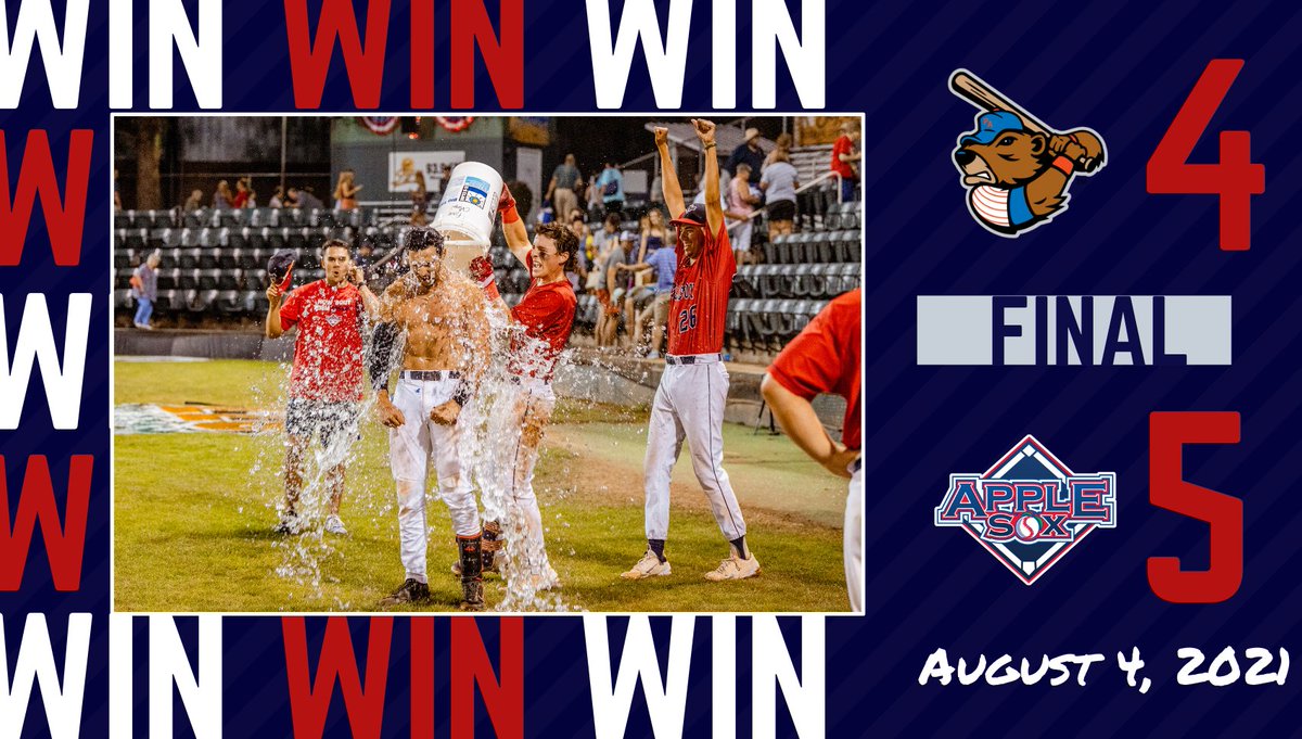 AppleSox's tweet photo. A+ ice bucket dump here from @_michaelohara on @tinobet8. #SoxAreIcy 

Recap: https://t.co/E90CwQIBya https://t.co/0v1CFE5OJg