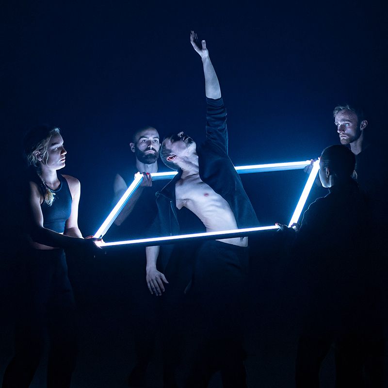 BlackBoxLive_AU's tweet image. Spaces Between Us + Satori. New dance works from South Australian choreographer 
@lewis_major

Spaces Between Us: How do you dance a duet when you’re unable to touch each other?

Satori: Shifting balance through patterns of sound, light, and movement.

#TweetTheMedia