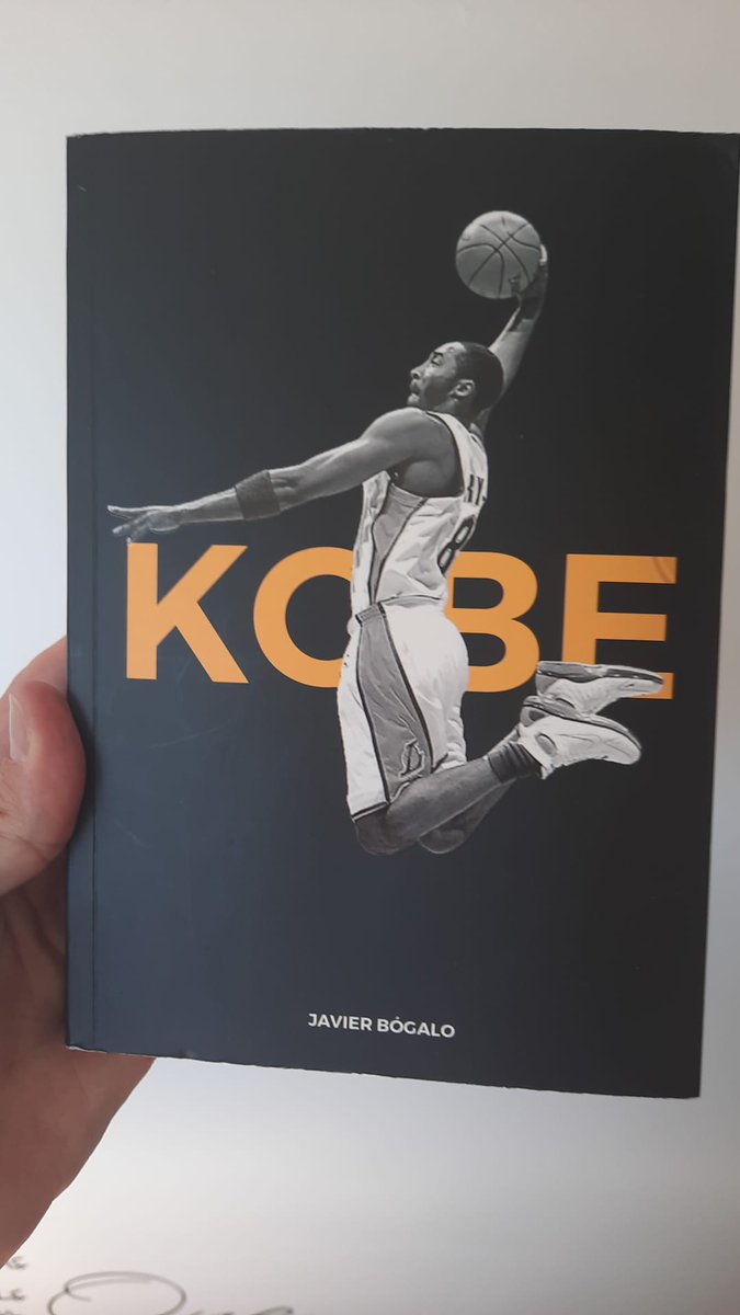 diegocoaching's tweet photo. ¡Hola a todos! Si estás en plenas vacaciones y estás buscando lectura para estos días, te recomiendo este libro: 'Kobe'. En él podrás descubrir la vida de Kobe Bryant desde su nacimiento hasta sus últimos días.
Si lo has leído ya, ¿me cuentas qué te ha parecido?
#libroscoaching https://t.co/uhxewgzfQw
