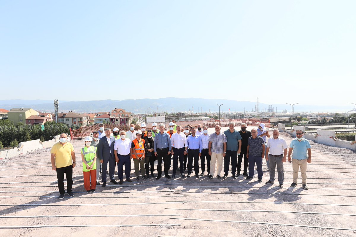 tahirbuyukakin's tweet photo. 📍#Körfez ilçemizin uzun süredir beklediği bir yatırım olan #İlimtepe bağlantı yolu'nun 5.2 km'lik 1. etabını yıl sonuna kadar TAMAMLIYORUZ✅

2. etap için de ihale çalışmalarına başlıyoruz...

#ÇalışıncaOluyor https://t.co/OUi645c54G