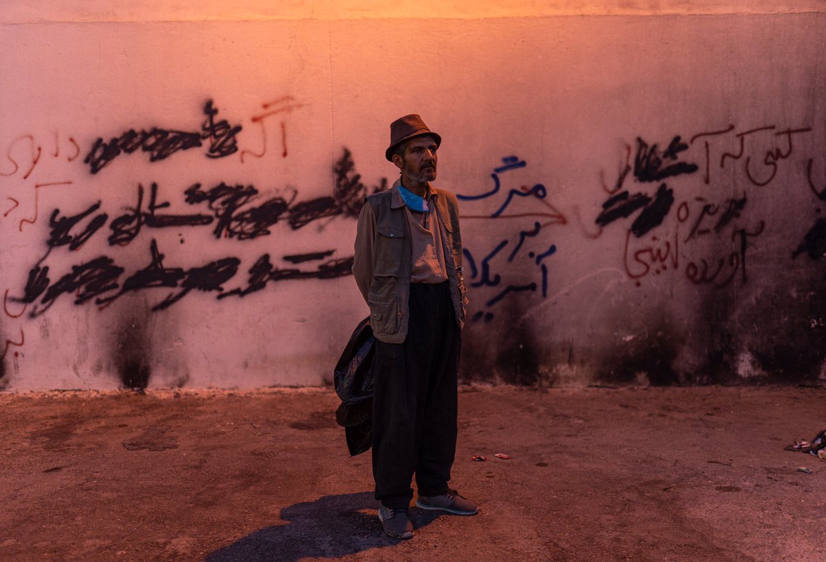shayansjd's tweet photo. Dariush is 55 . After 5 years of being a political prisoner in Evin prison , he became addicted to drugs in 1385. He has a doctorate in pharmacology.
©Shayan Sajadian |2020 https://t.co/8EYPPlH4L1