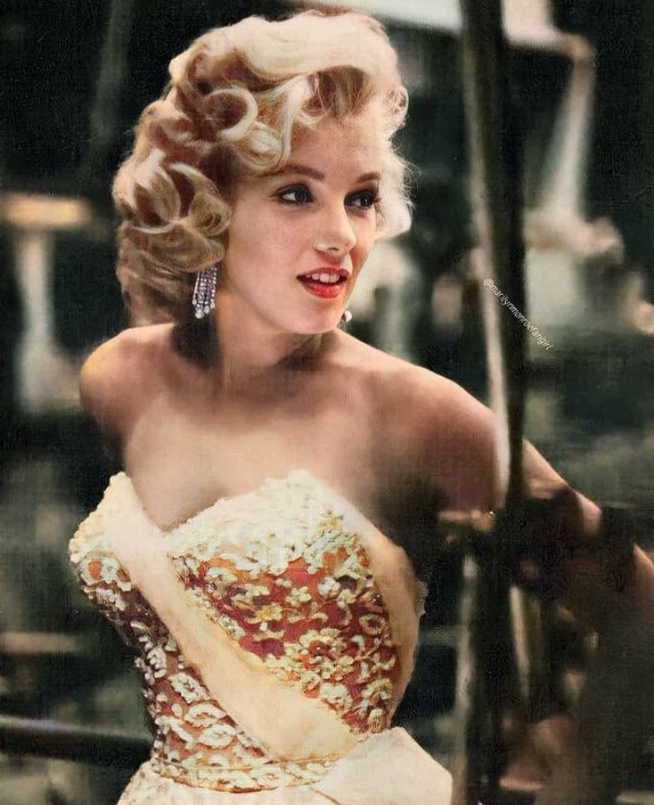 brnndrvtt_rar's tweet photo. Ya es oficialmente un nuevo aniversario de la muerte de Marilyn. 59 años. Empiezo a mejorarles el TL de ahora en adelante. 

Marilyn mod. 46 / mod. 47 / mod. 53 / mod. 55 https://t.co/fP4F9cwETl