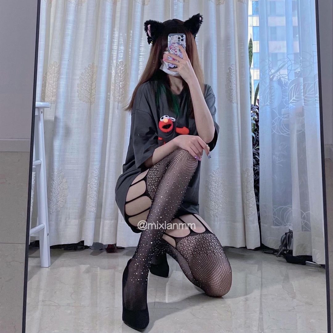 mixianmm's tweet photo. 什么时候有空？我的秘密花园要施肥了。
#福利姬 #丝袜 #反差婊 #性交 #骚 https://t.co/BcmqLiFGrd